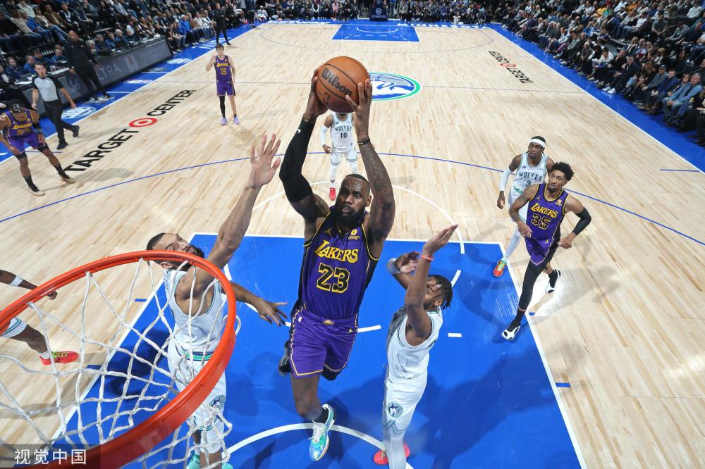 他在球场上 他在球场上